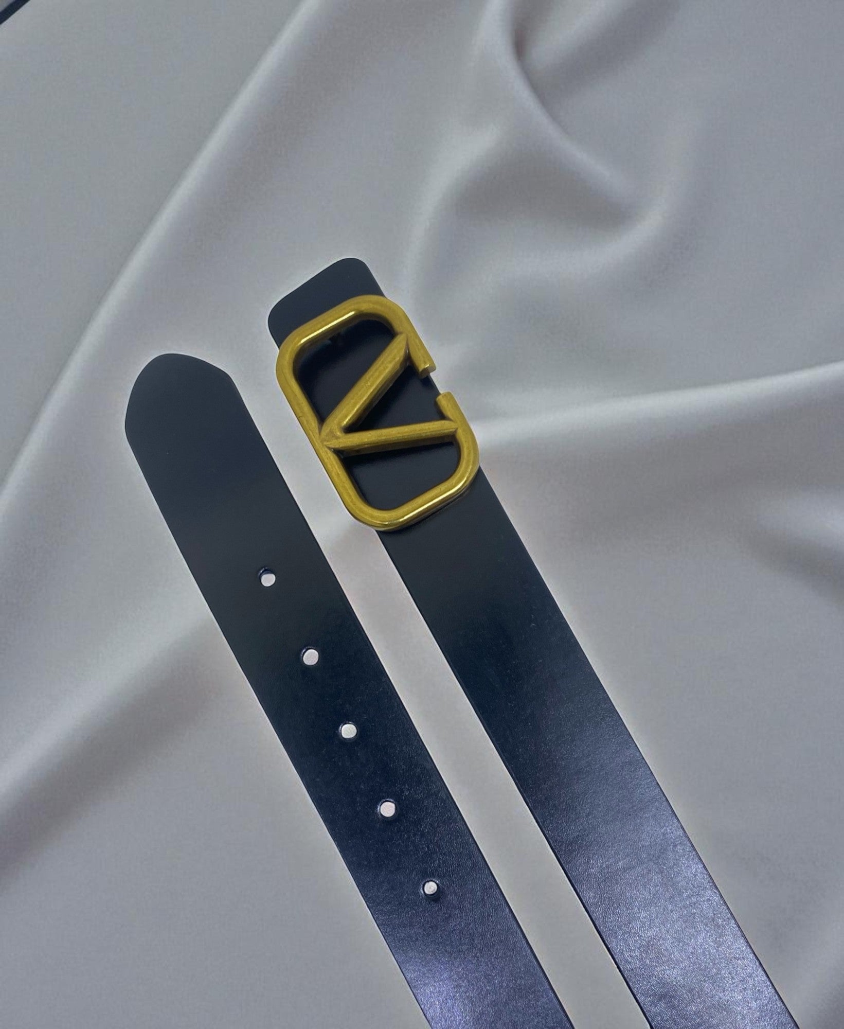 VlntinoGrvani Business Style Belt with Polished Metal Buckle